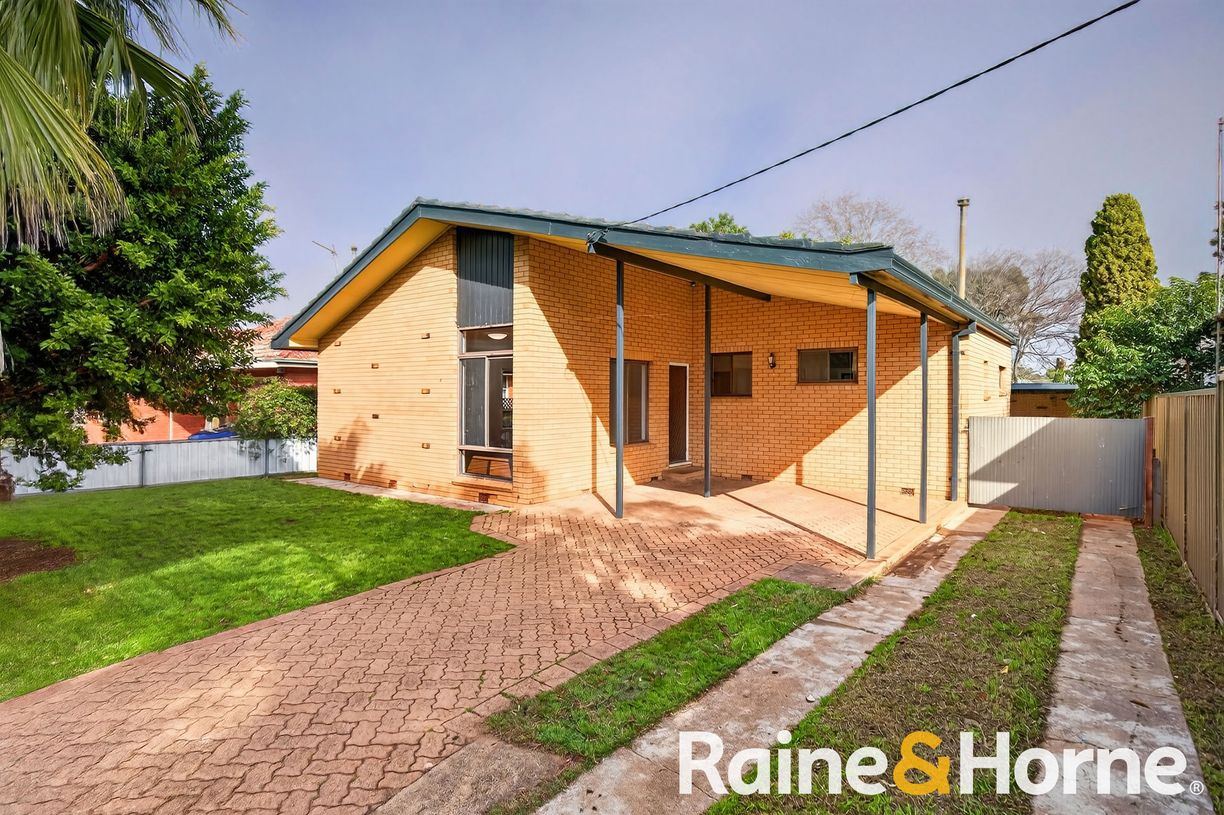 33 Crown Street — photo from Raine & Horne Dubbo