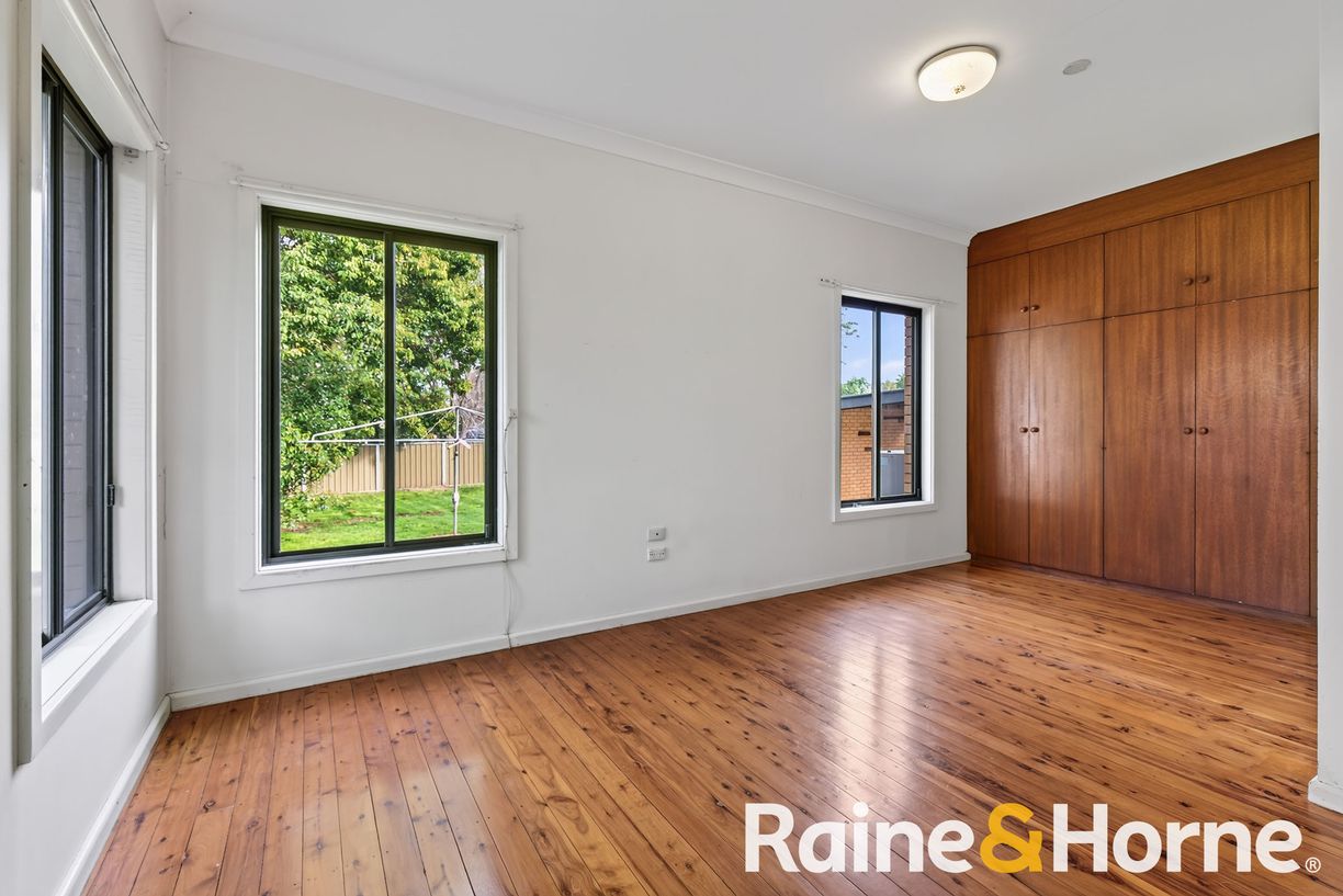 33 Crown Street — photo 6 of 12