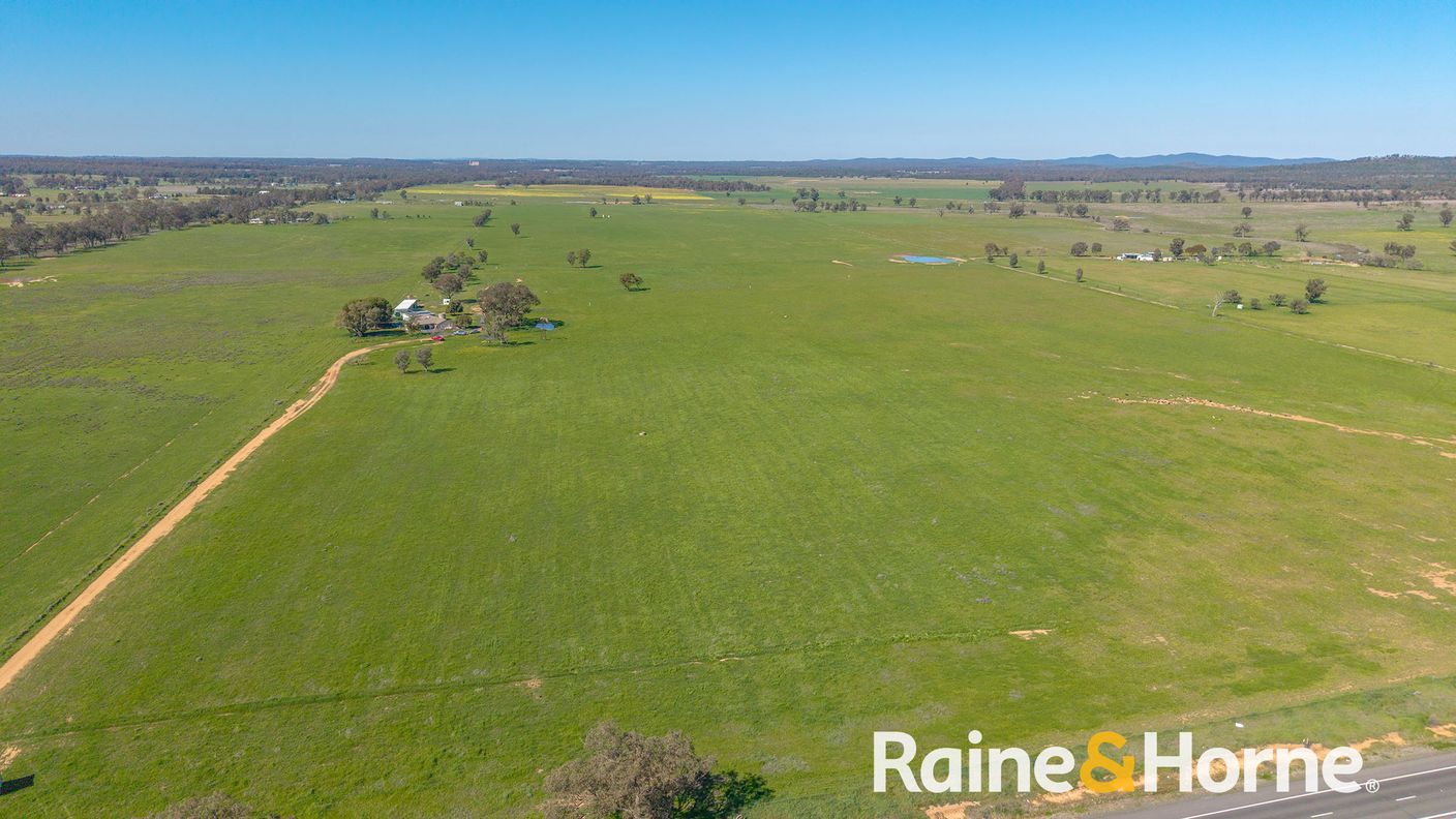 169L Narromine Road — photo from Raine & Horne Dubbo