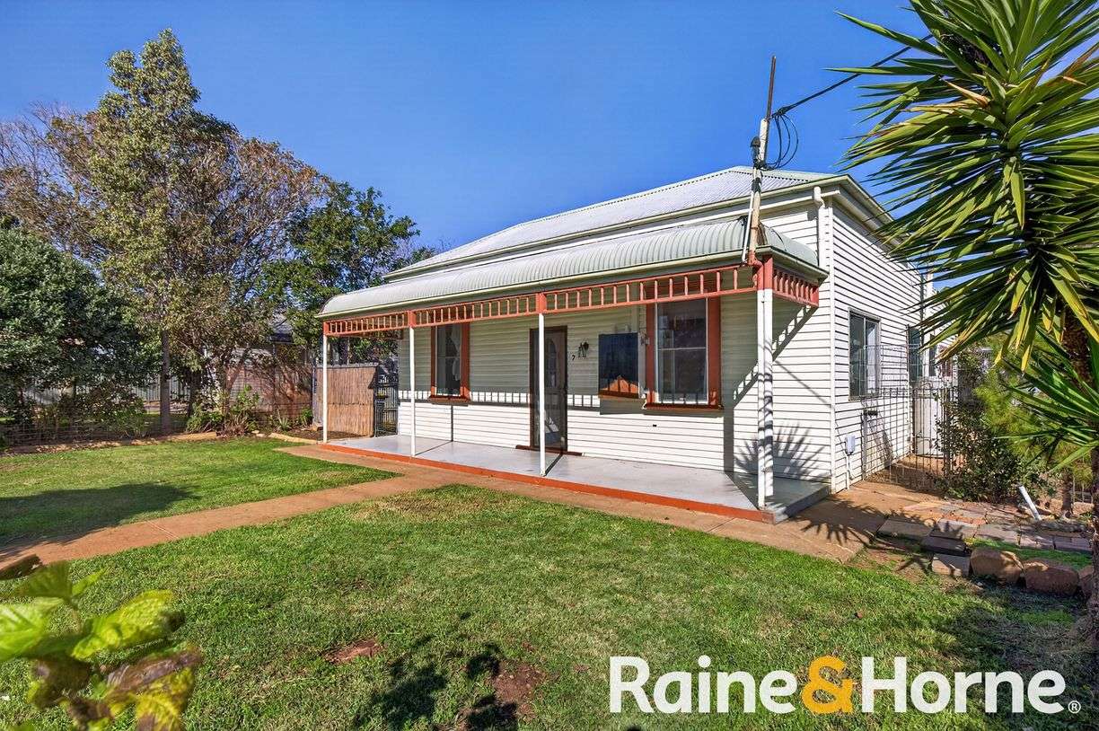 7 Short Street — photo from Raine & Horne Dubbo