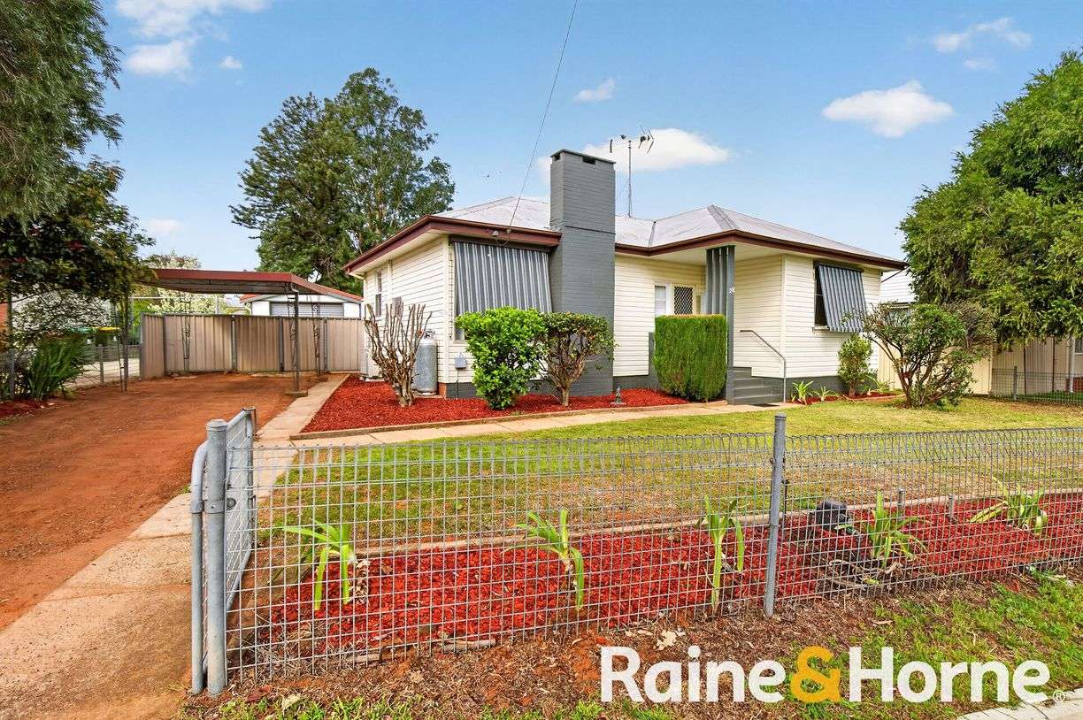 28 Dalton Street — photo from Raine & Horne Dubbo