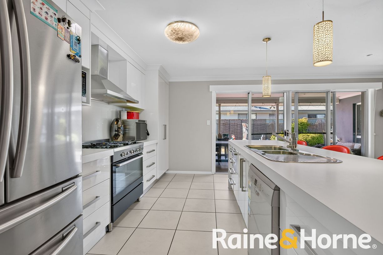 534 Wheelers Lane — photo 3 of 9