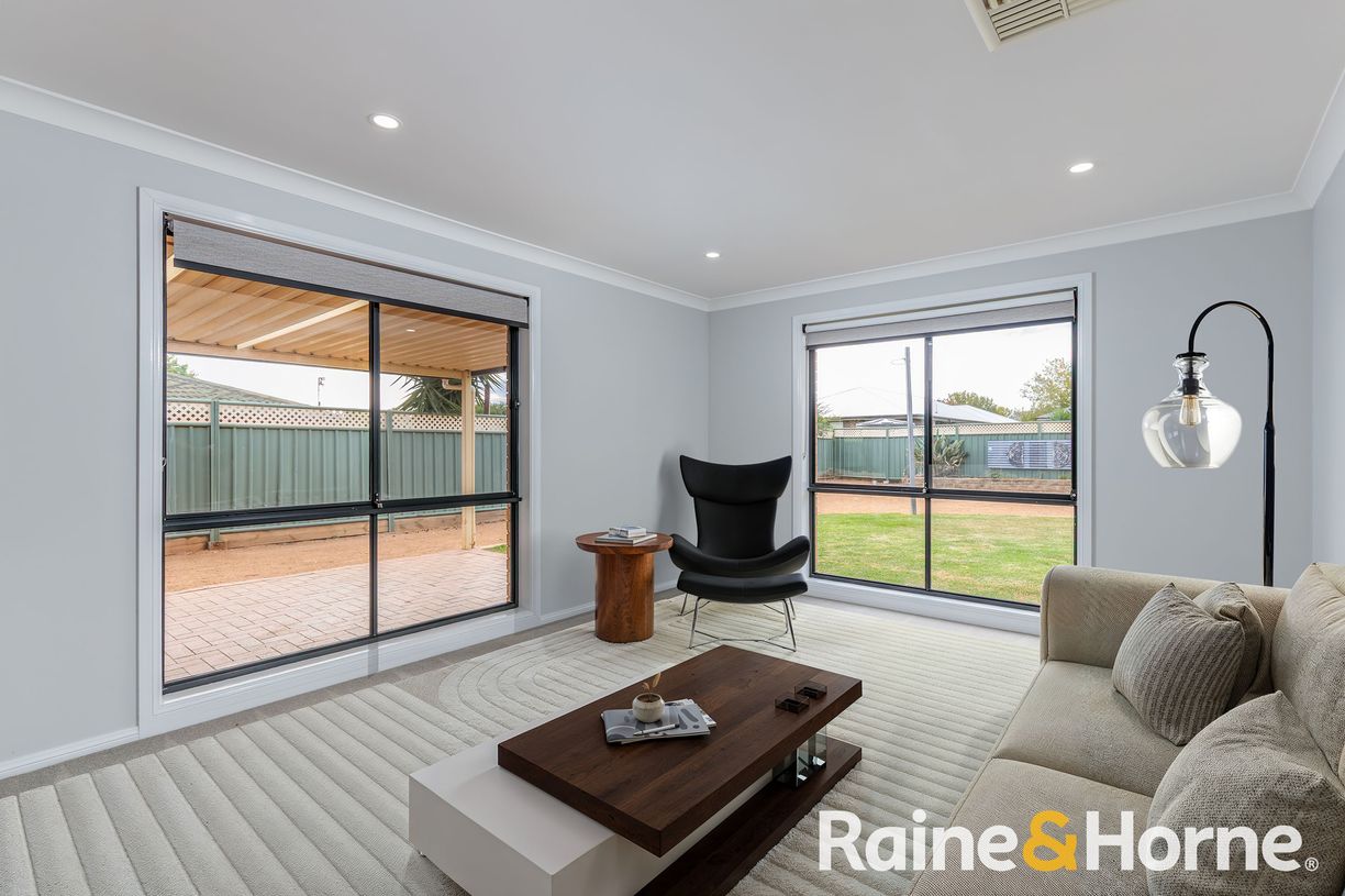 49 Minore Road — photo 3 of 13