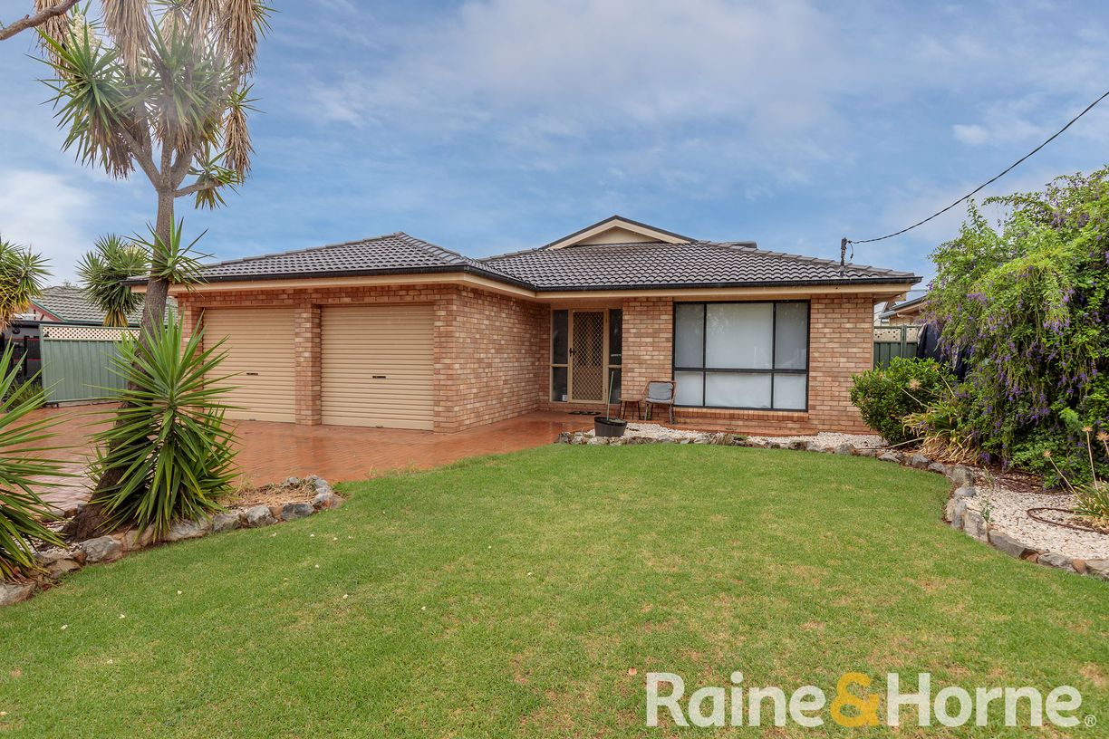 49 Minore Road — photo from Raine & Horne Dubbo