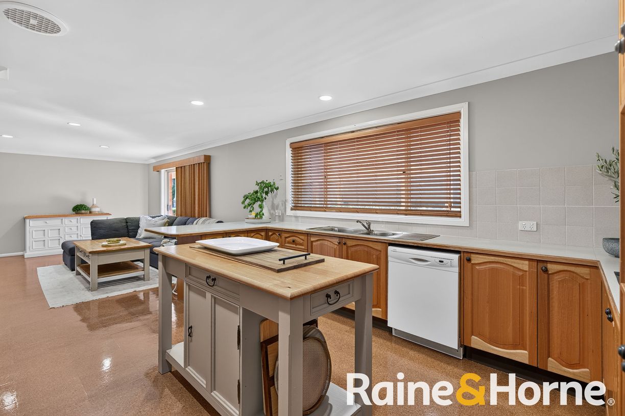328 Myall Street — photo 3 of 20