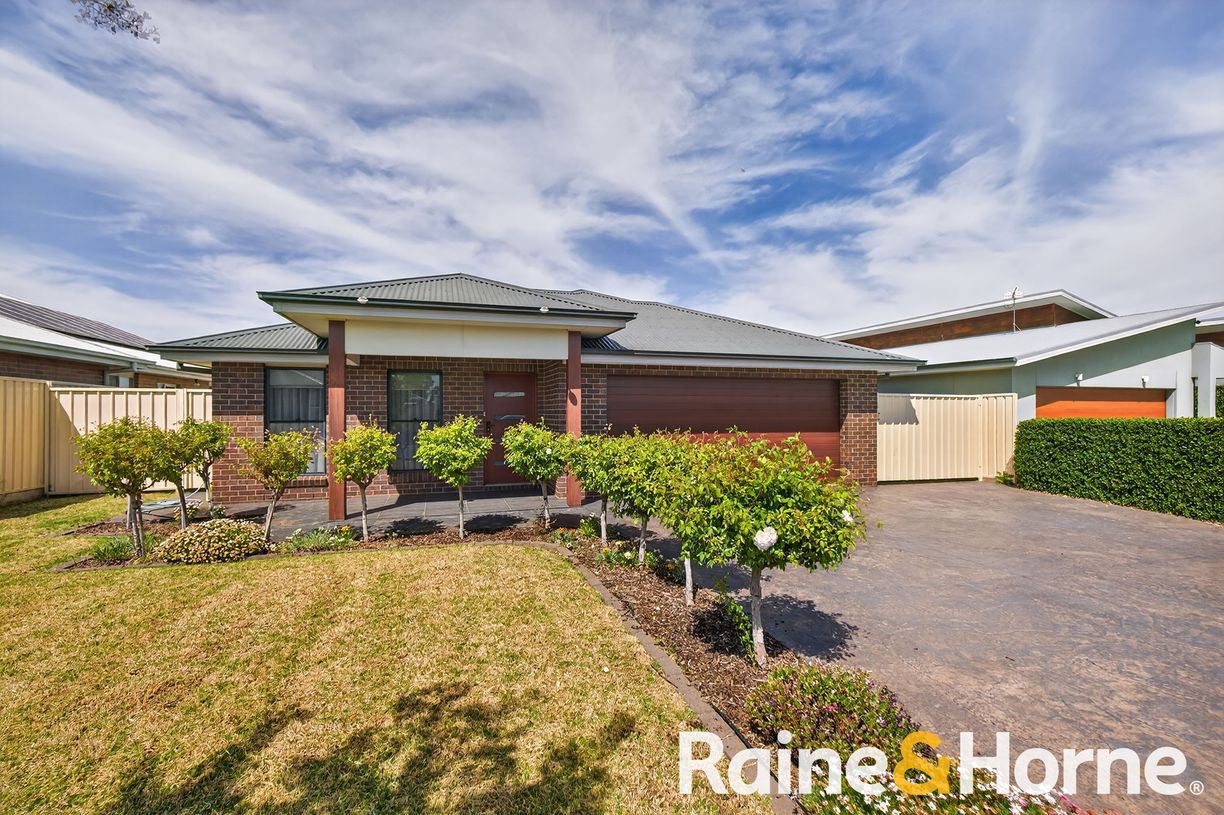 9 Graza Avenue — photo from Raine & Horne Dubbo