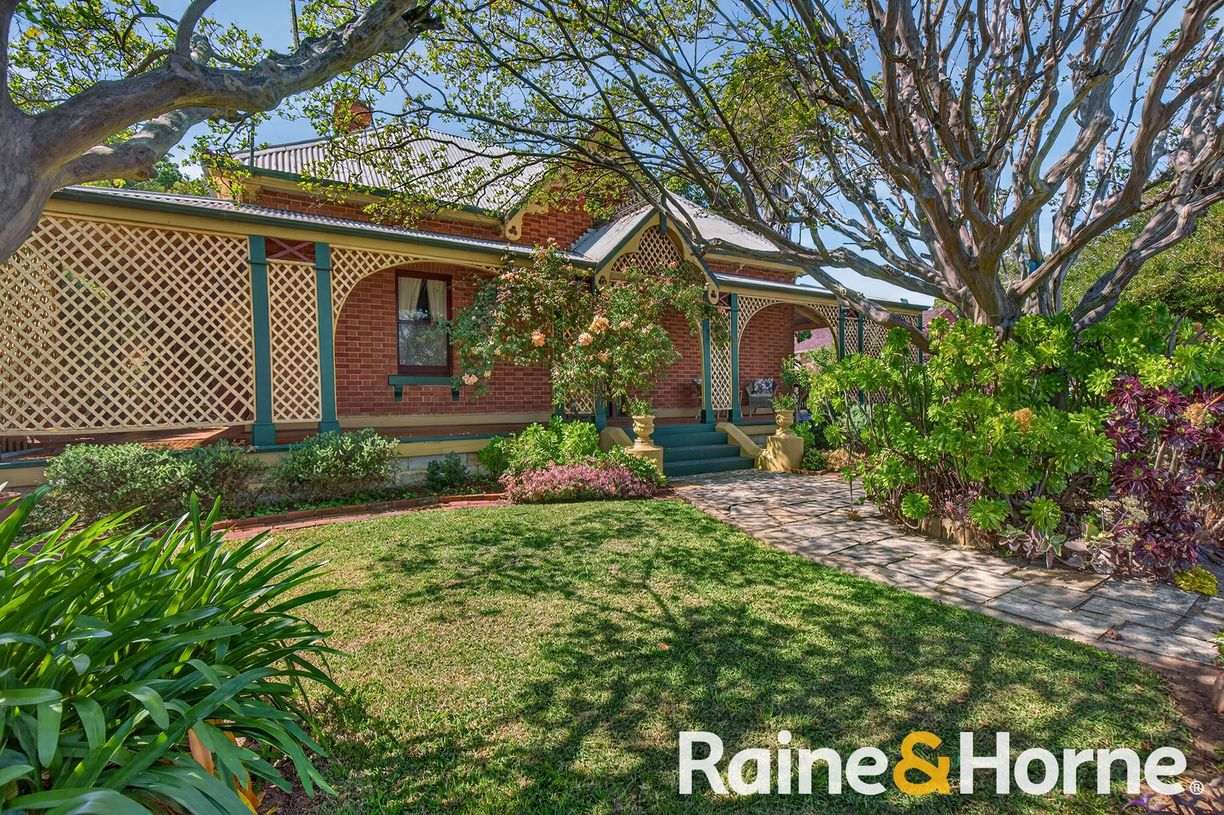 122 Bourke Street — photo from Raine & Horne Dubbo