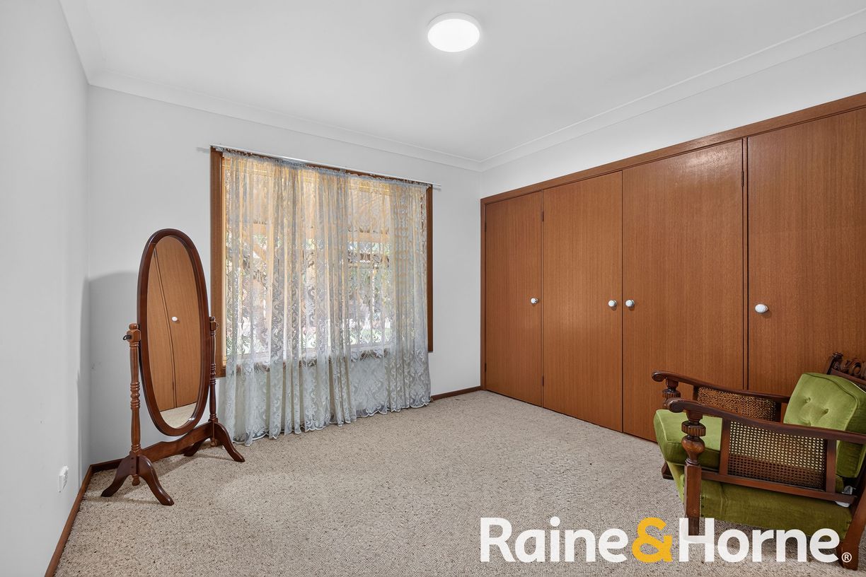12 Colony Crescent — photo 13 of 22