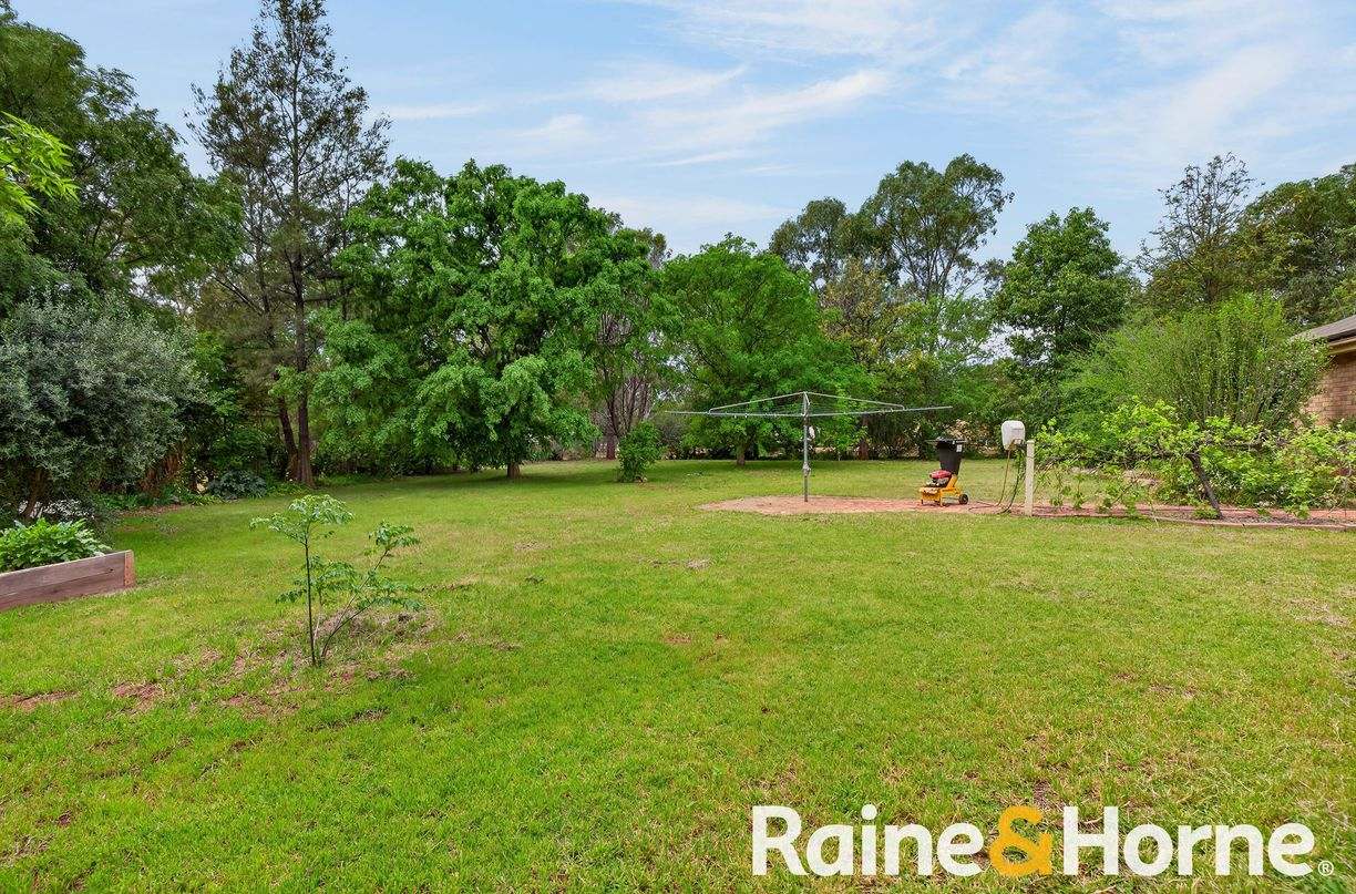 12 Colony Crescent — photo 17 of 22