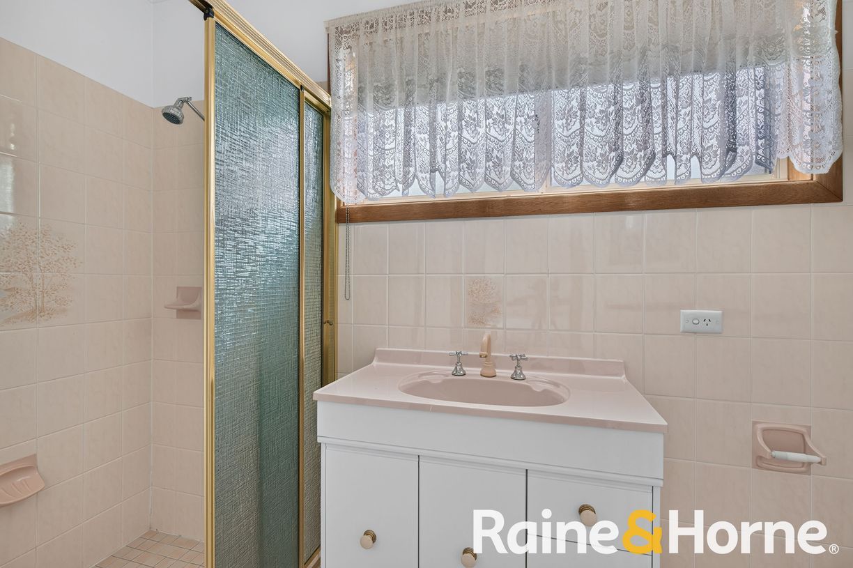 12 Colony Crescent — photo 15 of 22