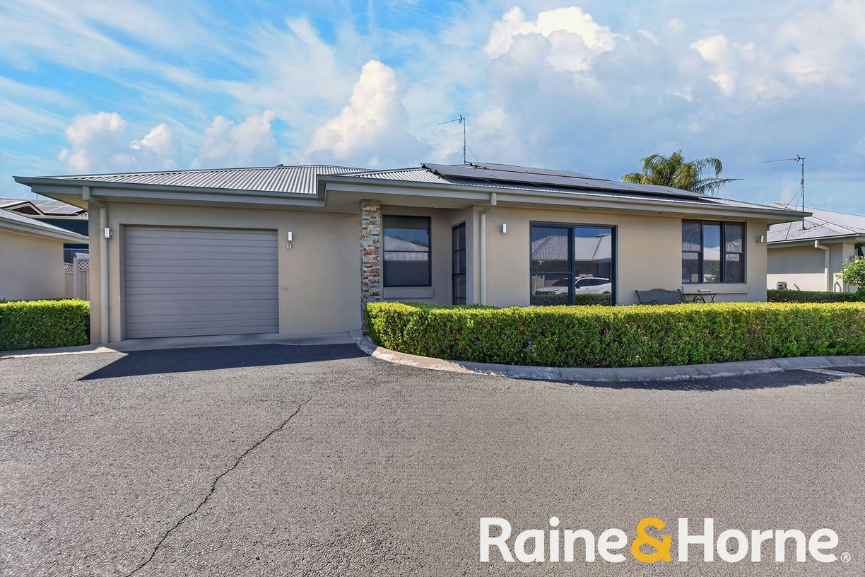 15/4 Diane Street — photo from Raine & Horne Dubbo