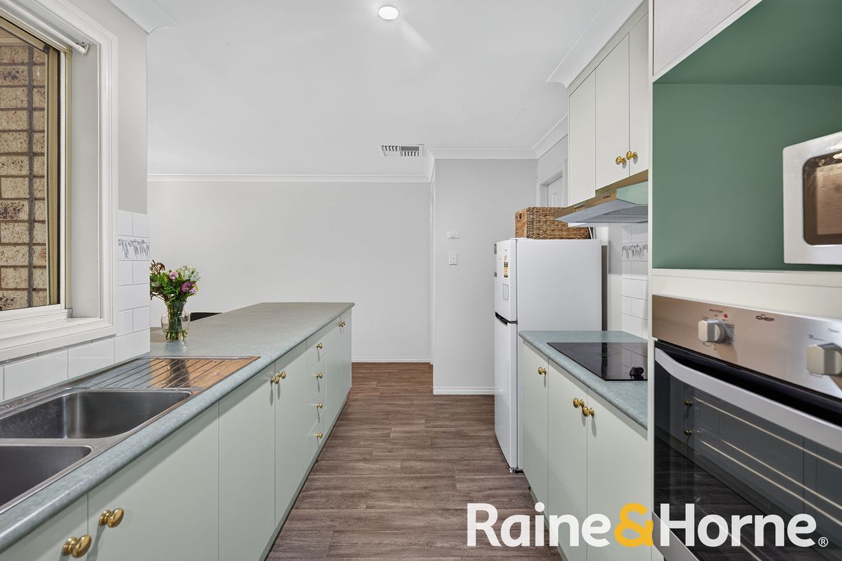 5 Kings Park Way — photo 4 of 10