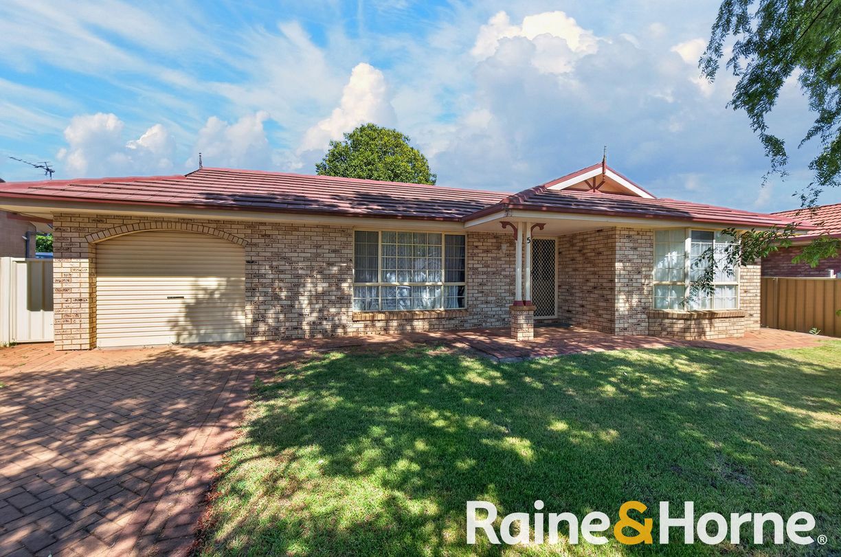 5 Kings Park Way — photo from Raine & Horne Dubbo