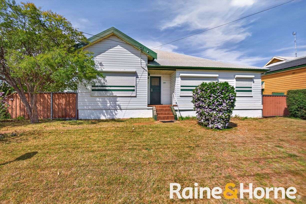 370 Fitzroy Street — photo from Raine & Horne Dubbo