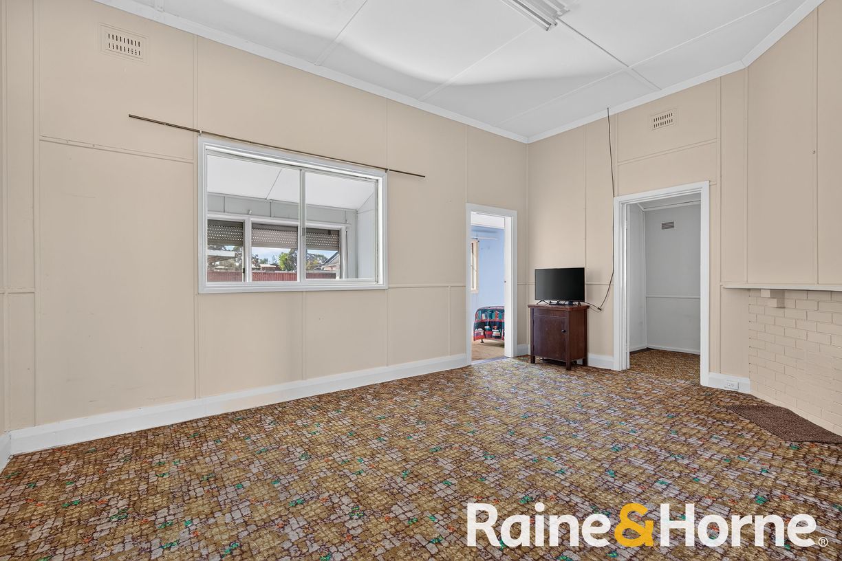 370 Fitzroy Street — photo 3 of 9