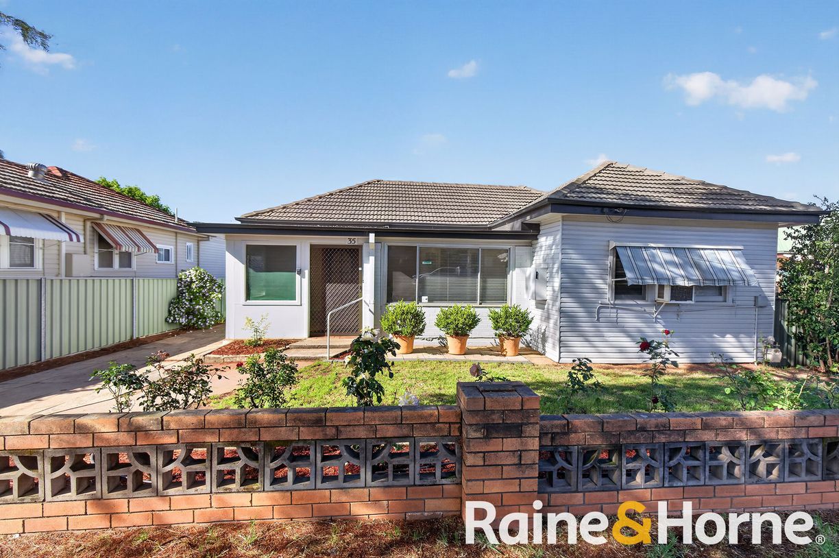 35 Naman Street — photo from Raine & Horne Dubbo