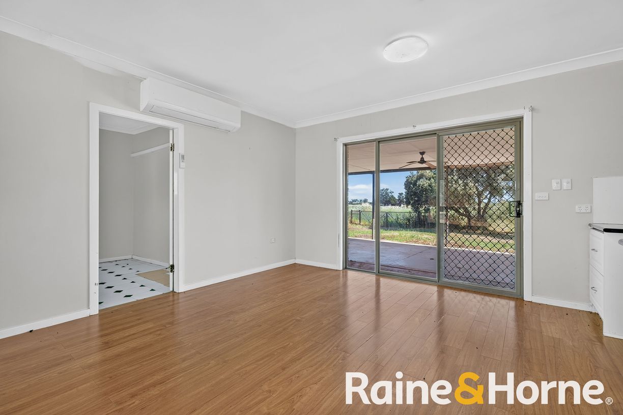 4617 Newell Highway — photo 4 of 15