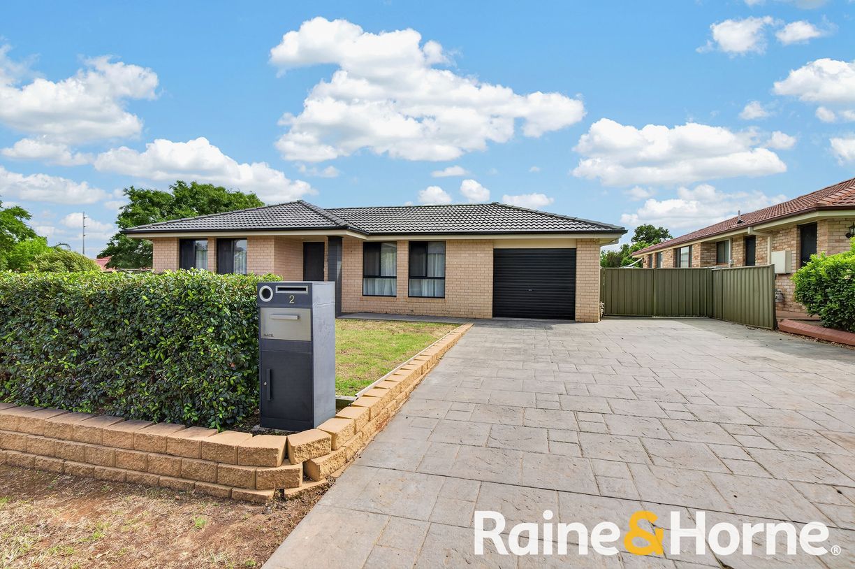 2 Cronin Place — photo from Raine & Horne Dubbo
