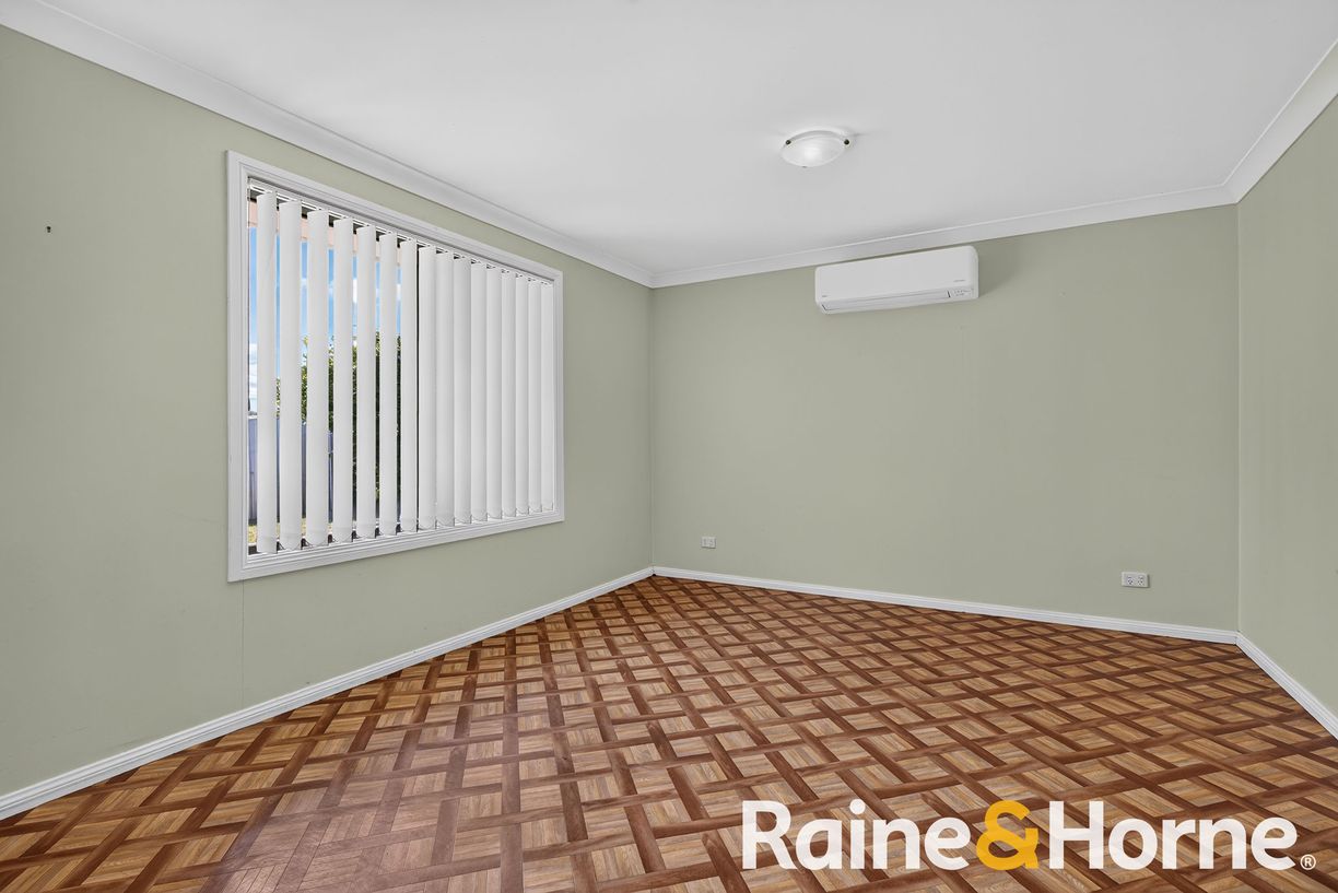 25 Twickenham Drive — photo 4 of 10