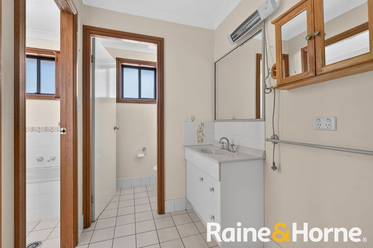25 Twickenham Drive — photo 7 of 10