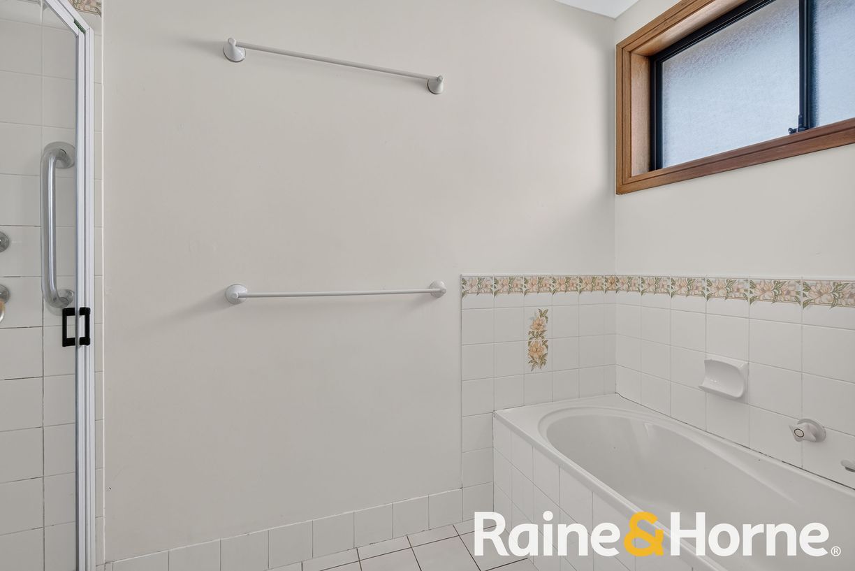 25 Twickenham Drive — photo 8 of 10