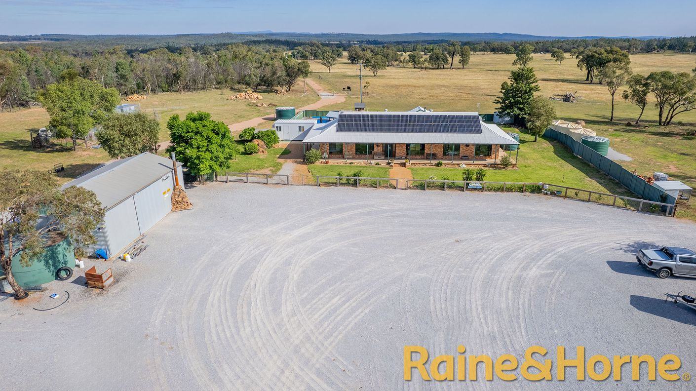 235L Peak Hill Road — photo from Raine & Horne Dubbo