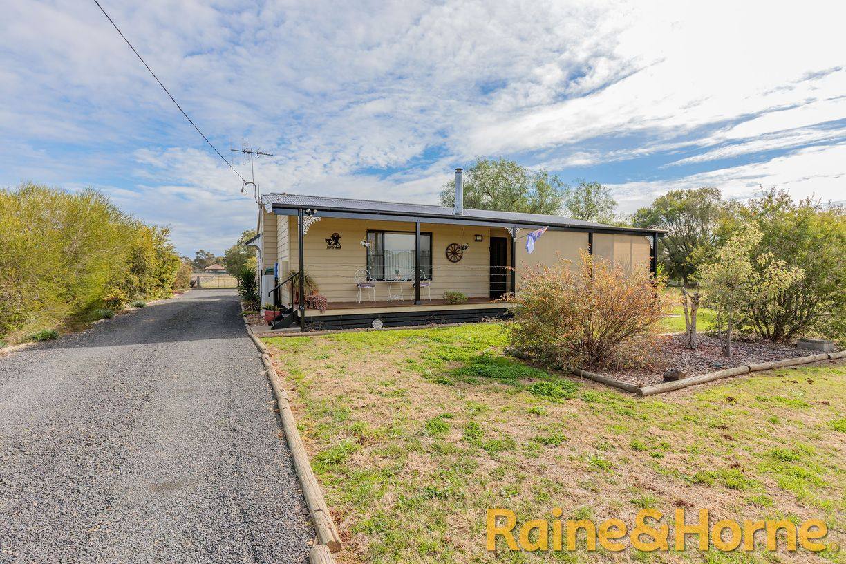11 Farnell Street, MENDOORAN, NSW 2842 Raine & Horne Dubbo