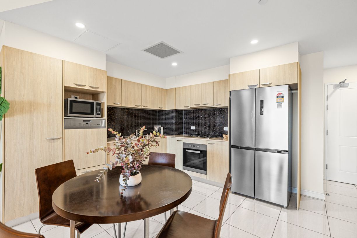 429/12 Salonika Street — photo 3 of 26