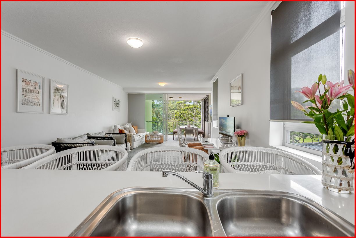 7090/7 Parkland Boulevard — photo from Raine & Horne Brisbane Central