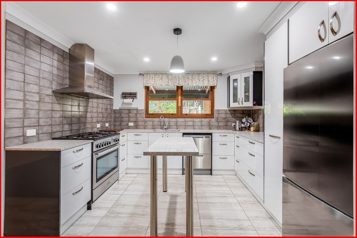 18 Mahonia Street — photo 3 of 25