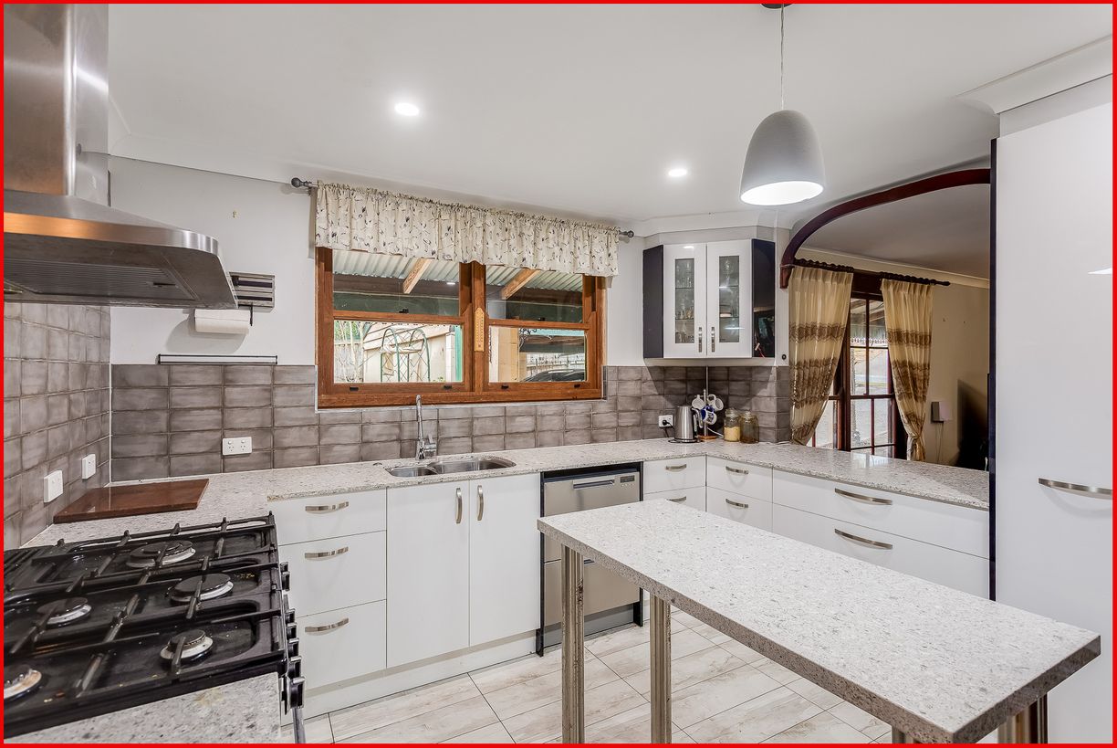 18 Mahonia Street — photo 11 of 25