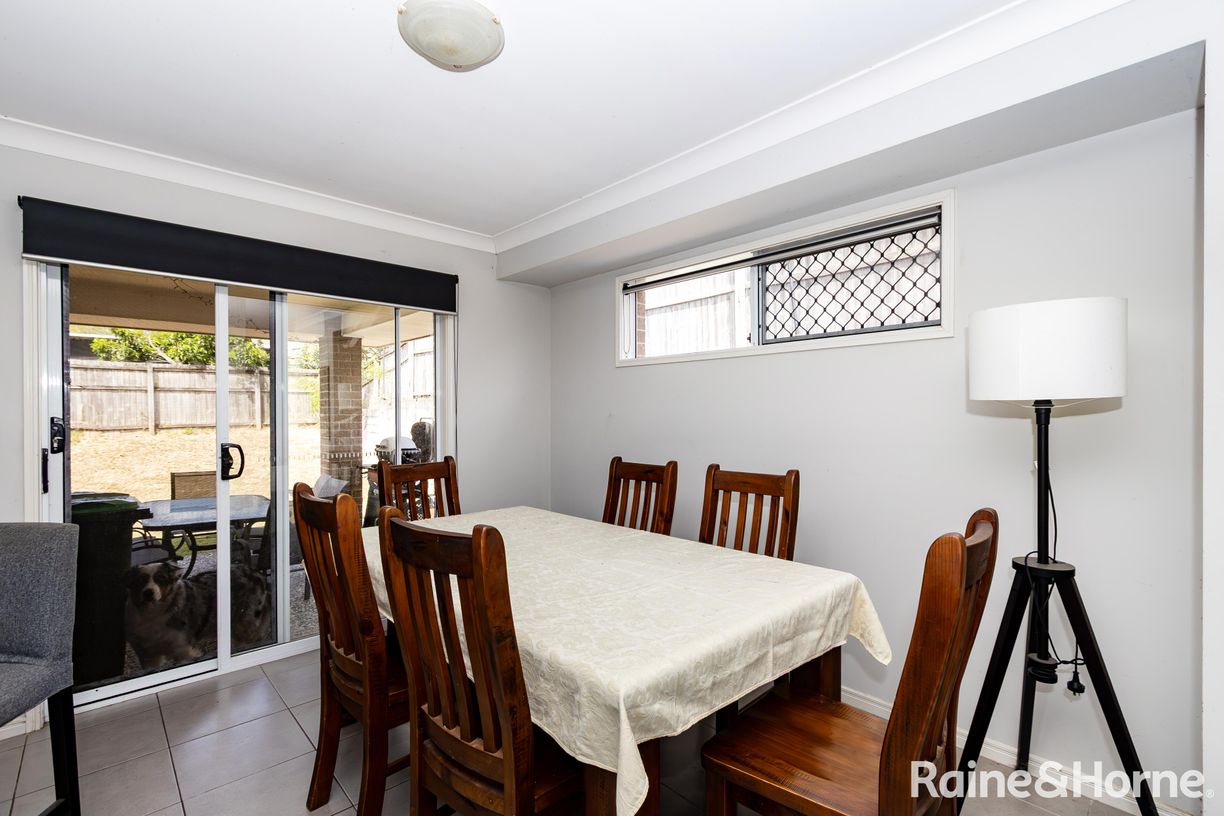 36 Whitmore Crescent — photo 4 of 10