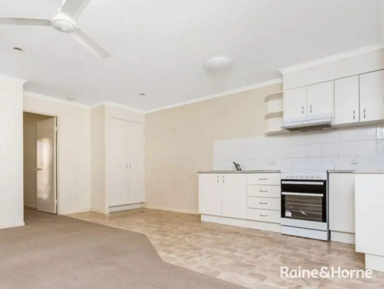 23/13 Thomas Street — photo 3 of 6