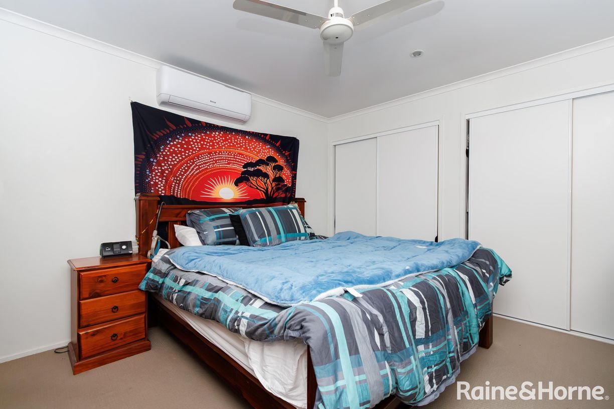 102 Whitmore Crescent — photo 4 of 8