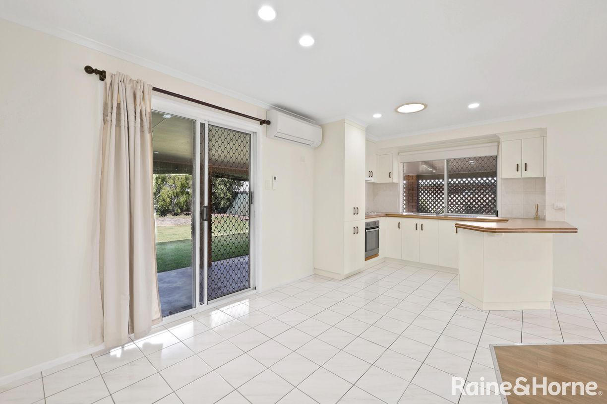 22 Elizabeth Drive — photo 7 of 20