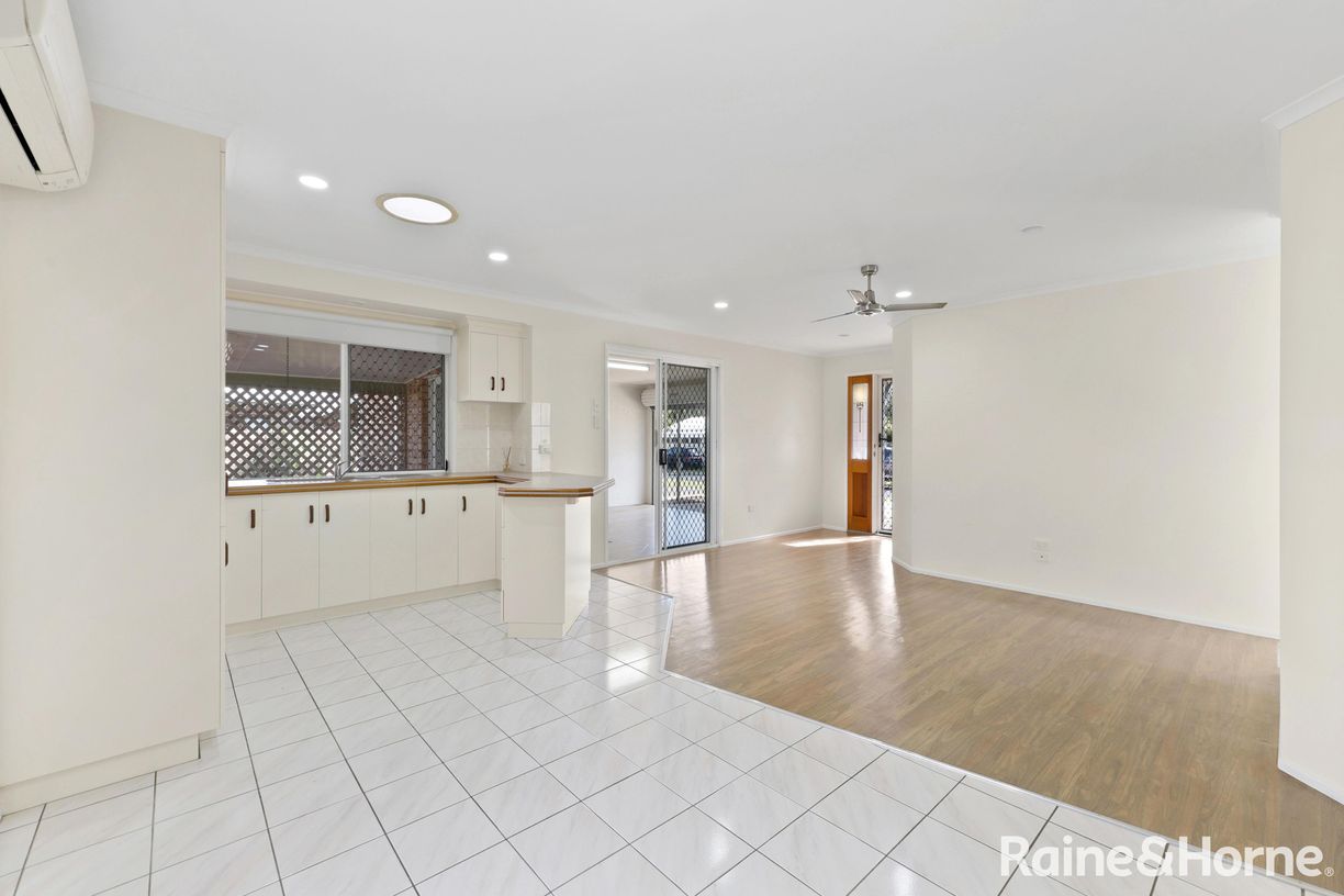 22 Elizabeth Drive — photo 3 of 20