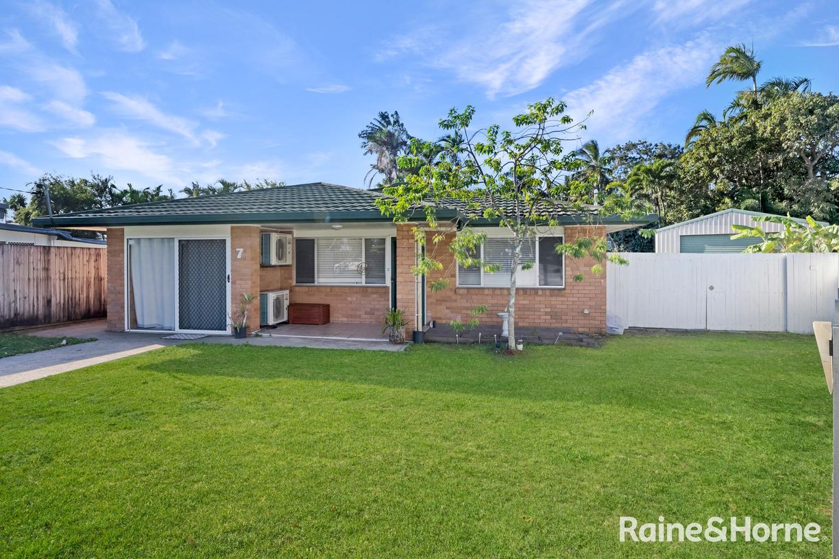 7 Brampton Avenue — photo from Raine & Horne Mackay Beaches