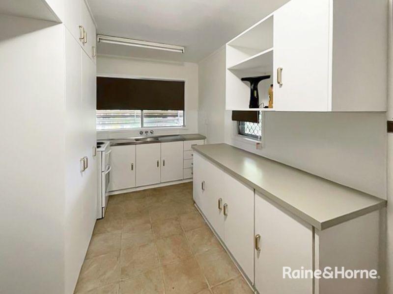 14 Chifley Court — photo 7 of 11