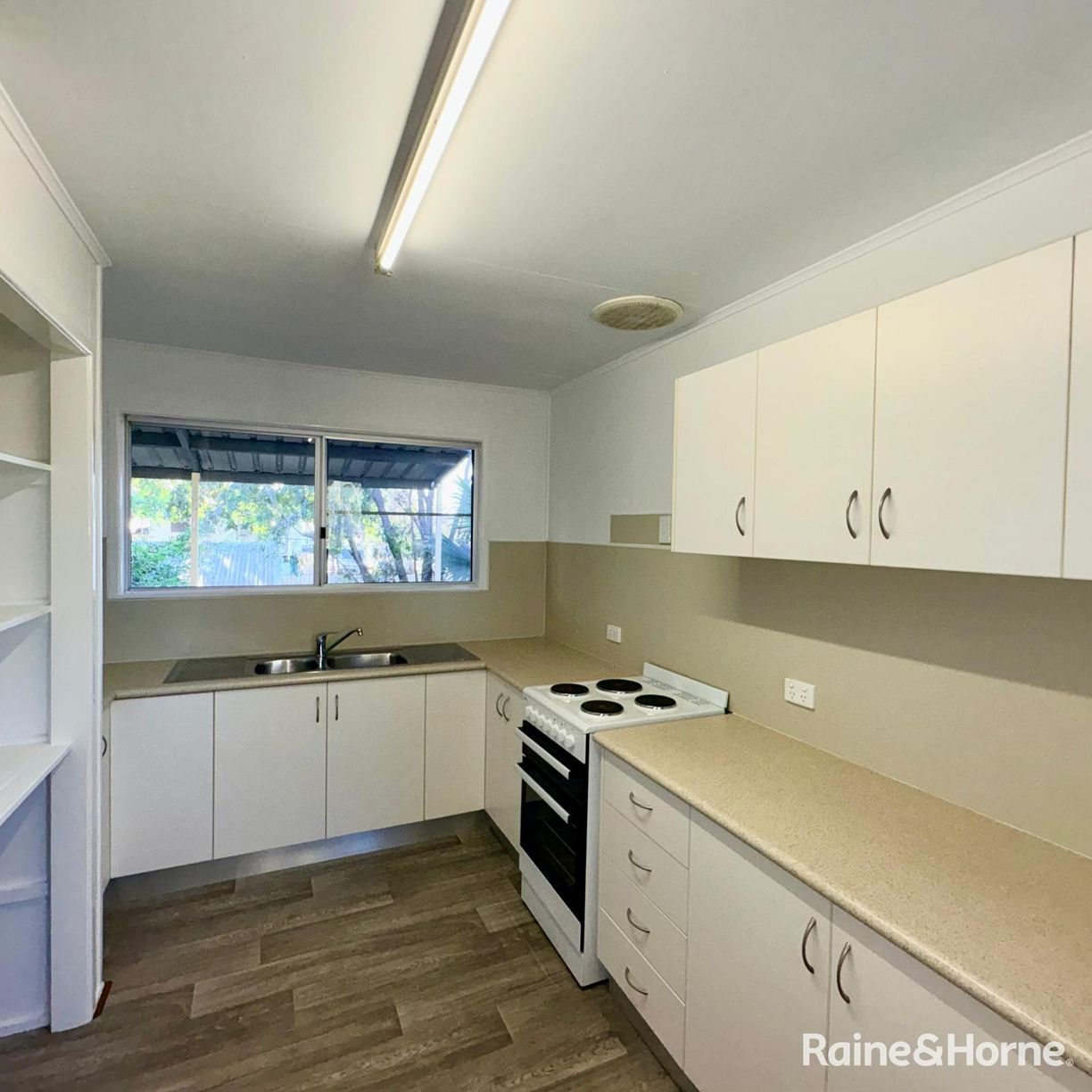 27 Clements Street — photo 4 of 20