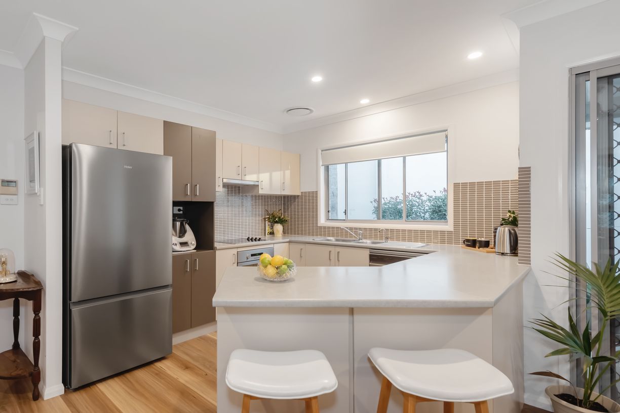 2/37 Heights Drive — photo 3 of 15