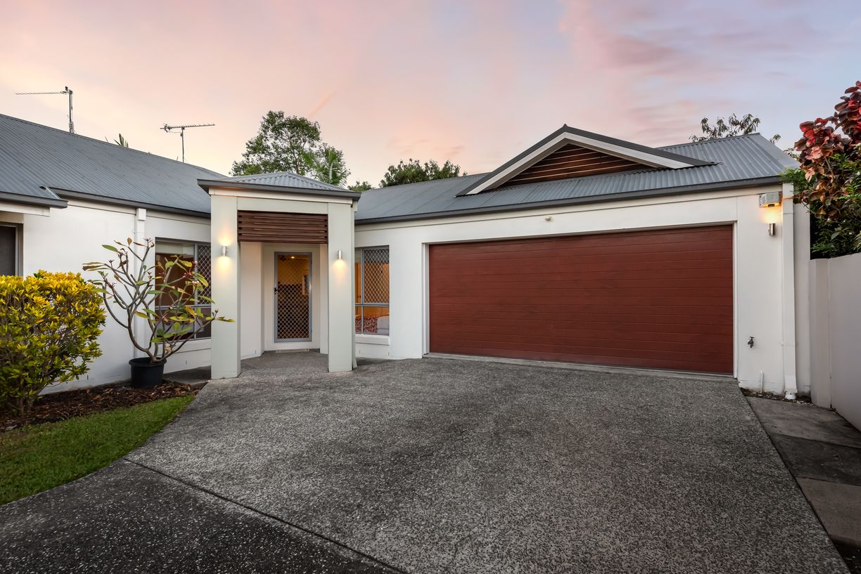 2/37 Heights Drive — photo 2 of 15