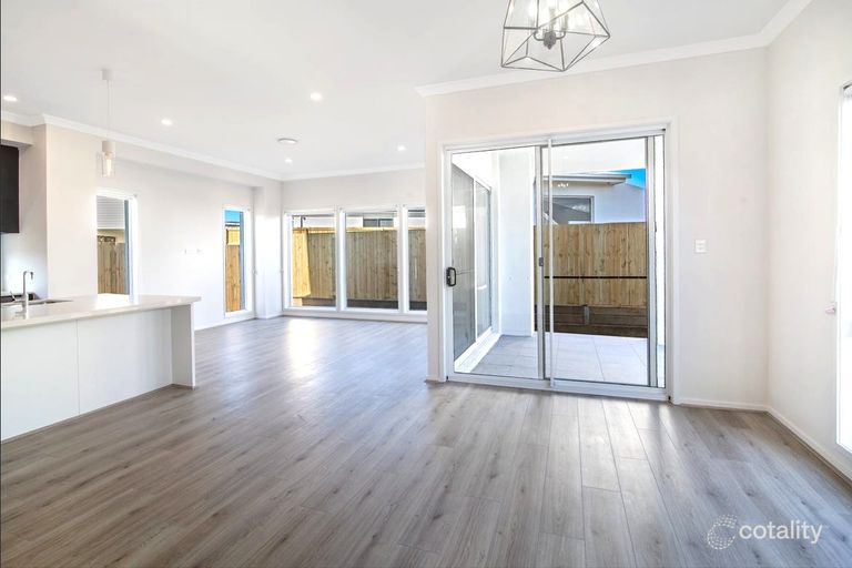 83 Foreshore Street — photo 2 of 9