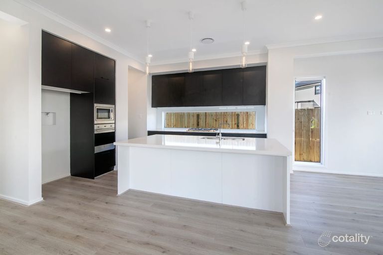 83 Foreshore Street — photo 7 of 9