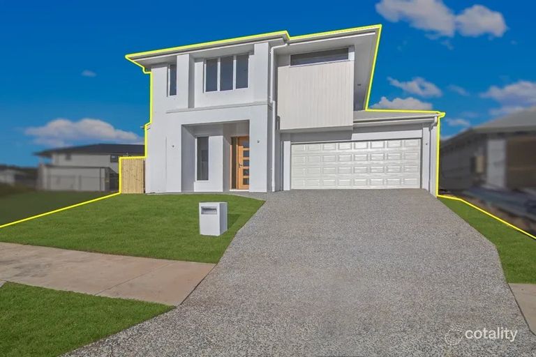 83 Foreshore Street — photo from Raine & Horne Coomera | Pimpama