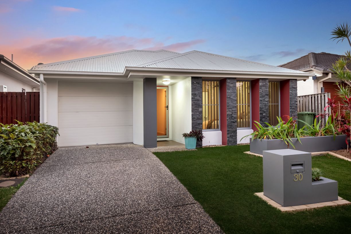 30 Wings Road — photo from Raine & Horne Coomera | Pimpama