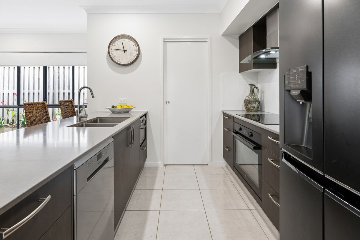 98 Melville Drive — photo 7 of 30