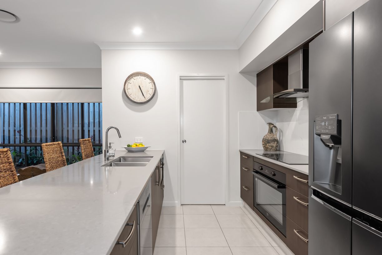 98 Melville Drive — photo 6 of 30