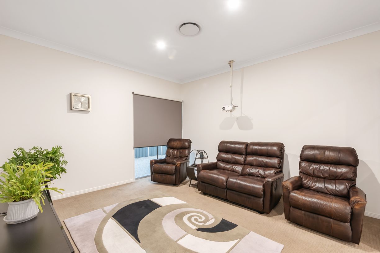 22 Peregrine Crescent — photo 21 of 30