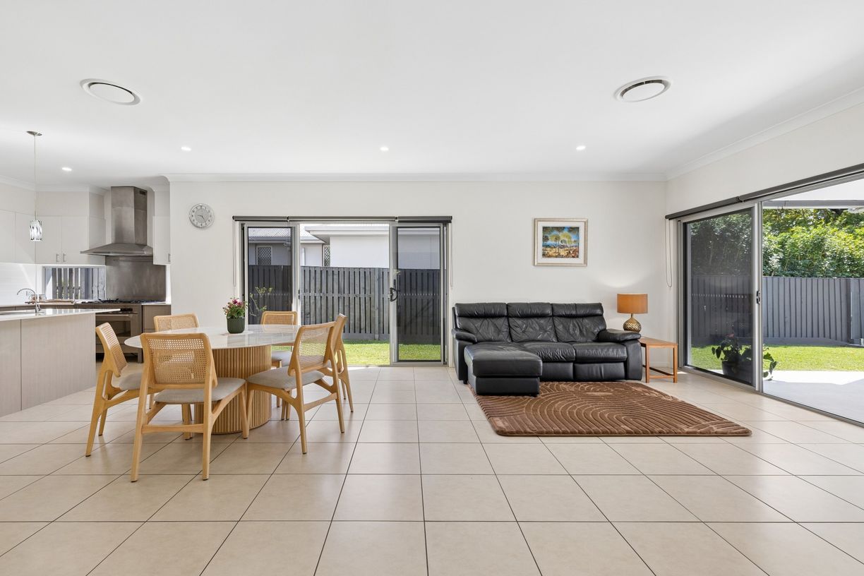 22 Peregrine Crescent — photo 14 of 30