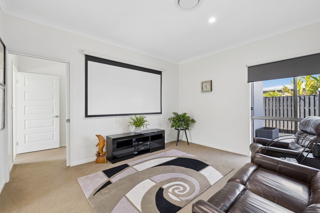 22 Peregrine Crescent — photo 20 of 30